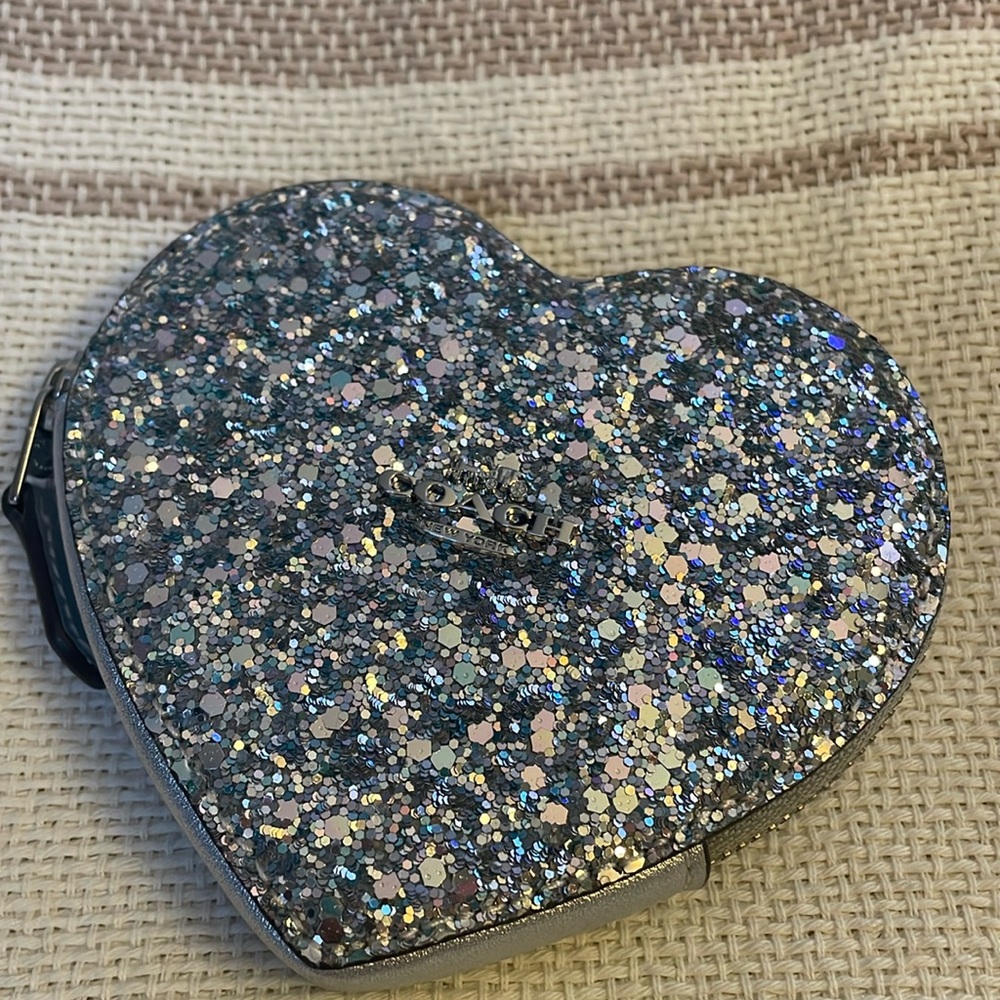 NWOT Sparkle Heart Pouch